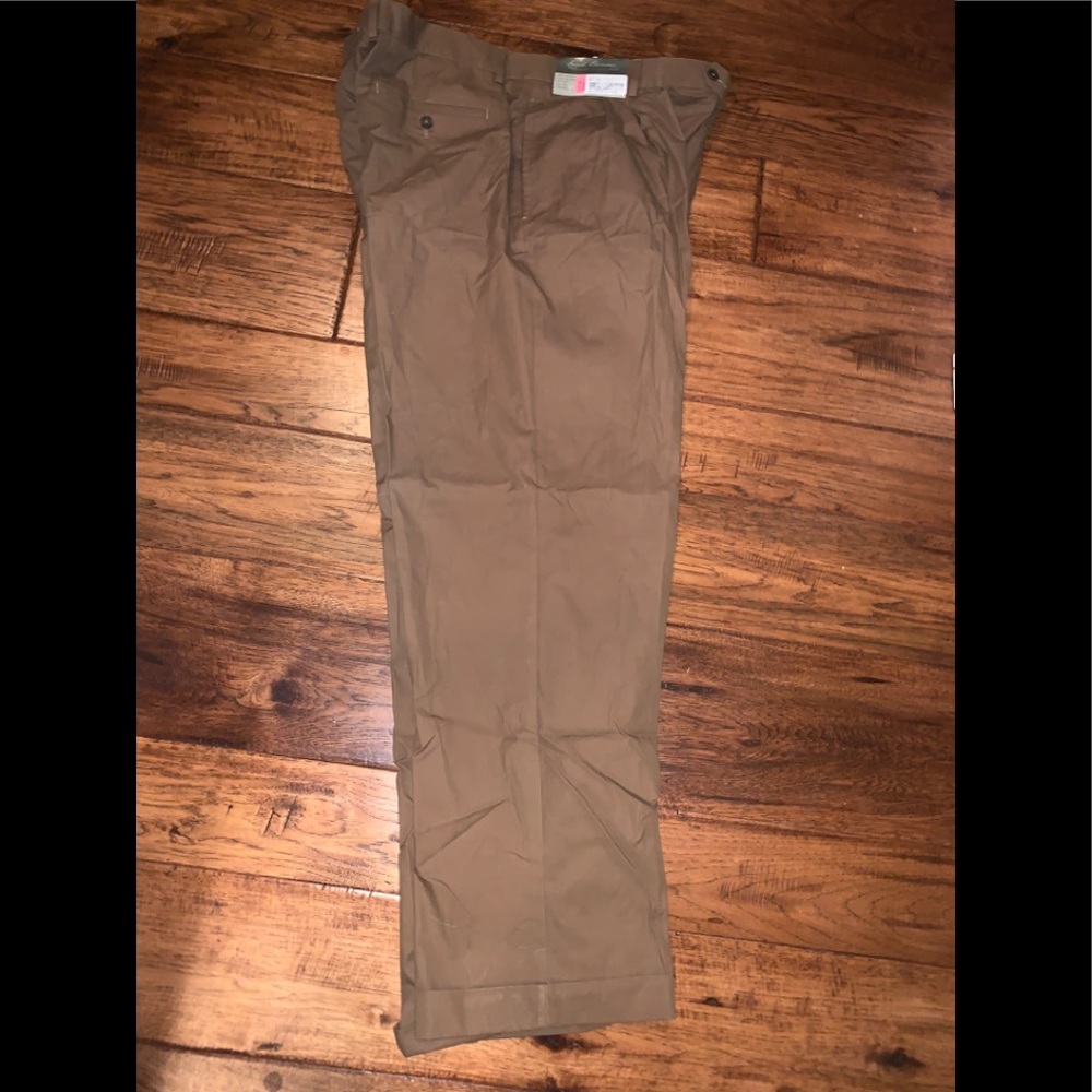 Men’s pleated dress pants